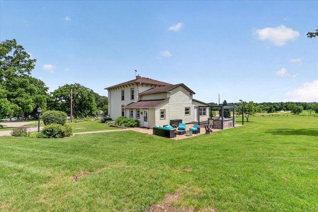 2458 S Madison Road, Beloit, WI 53511