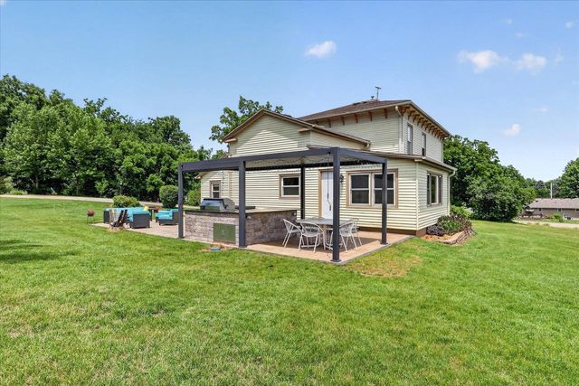 2458 S Madison Road, Beloit, WI 53511
