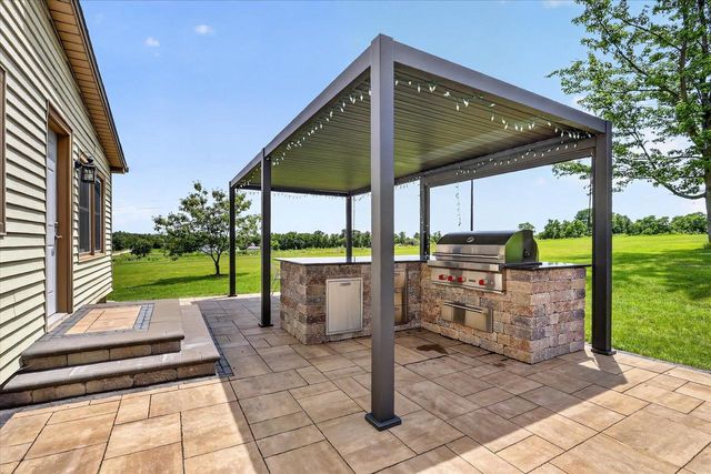 2458 S Madison Road, Beloit, WI 53511