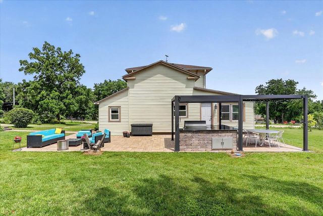 2458 S Madison Road, Beloit, WI 53511