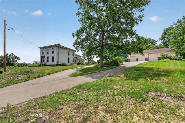 2458 S Madison Road, Beloit, WI 53511