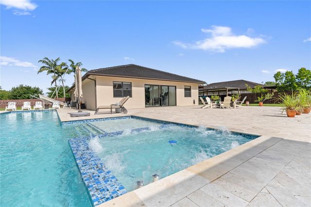 21365 SW 177th Ct, Miami, FL 33187