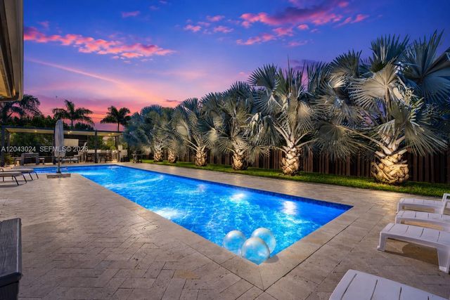 21365 SW 177th Ct, Miami, FL 33187