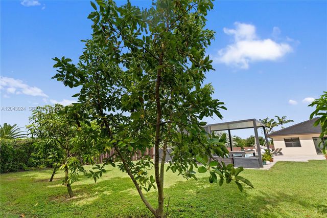 21365 SW 177th Ct, Miami, FL 33187