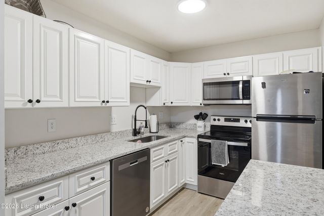 410 Mockingbird Valley Rd APT 51, Louisville, KY 40207