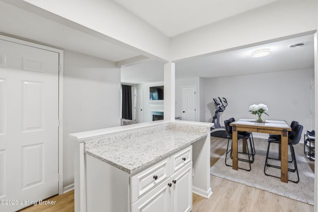 410 Mockingbird Valley Rd APT 51, Louisville, KY 40207