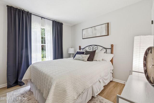 410 Mockingbird Valley Rd APT 51, Louisville, KY 40207