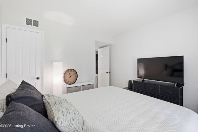 410 Mockingbird Valley Rd APT 51, Louisville, KY 40207