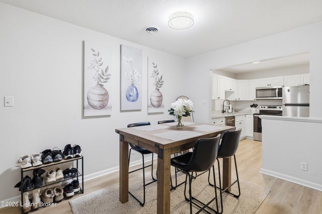 410 Mockingbird Valley Rd APT 51, Louisville, KY 40207