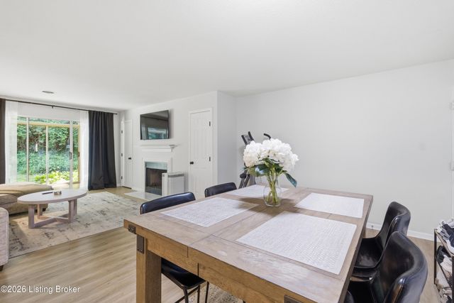 410 Mockingbird Valley Rd APT 51, Louisville, KY 40207