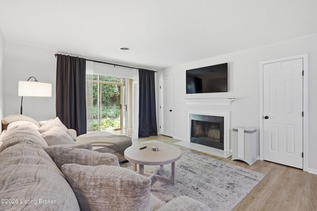 410 Mockingbird Valley Rd APT 51, Louisville, KY 40207