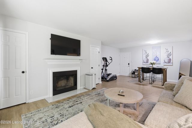 410 Mockingbird Valley Rd APT 51, Louisville, KY 40207