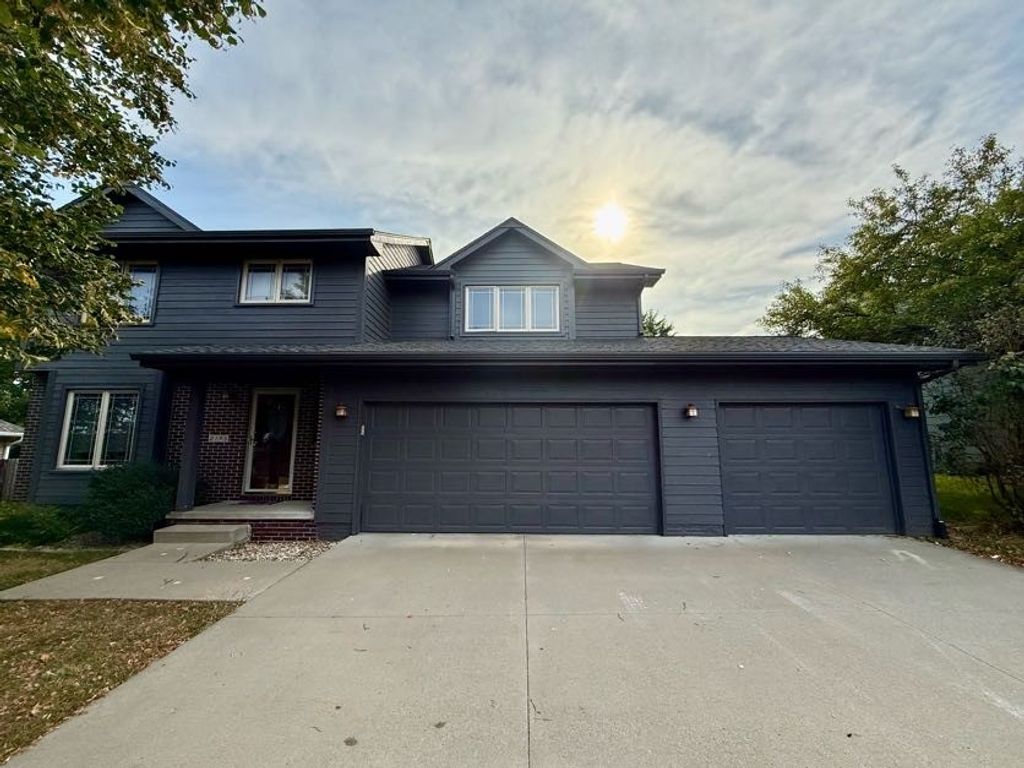 2185 NW 149th Street, Clive, IA 50325