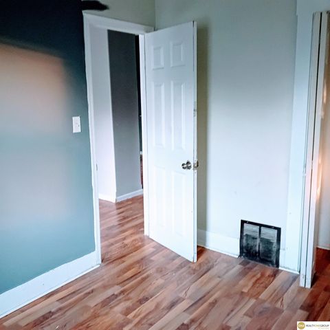 2305 S 21st Street, Omaha, NE 68108