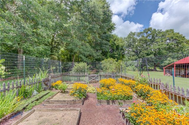 1140 Beaver Dam Road, Hoschton, GA 30548