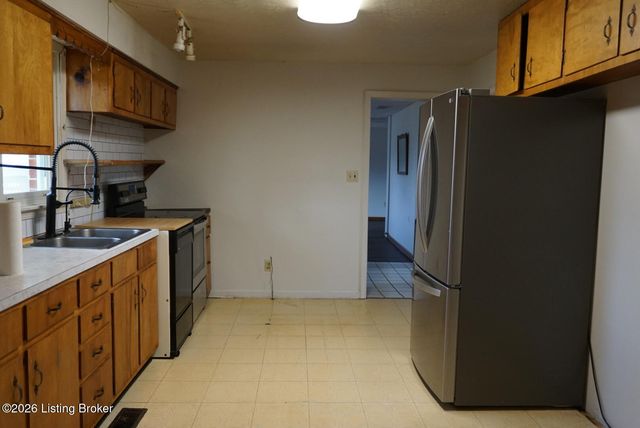 135 Porter Ln, Elizabethtown, KY 42701