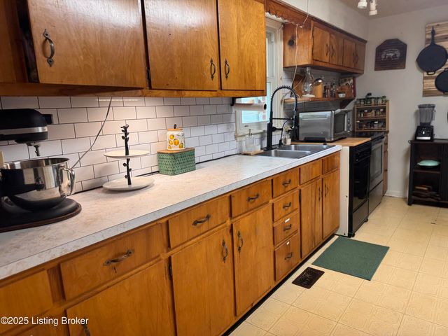 135 Porter Ln, Elizabethtown, KY 42701