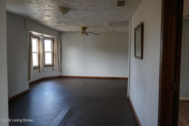 135 Porter Ln, Elizabethtown, KY 42701