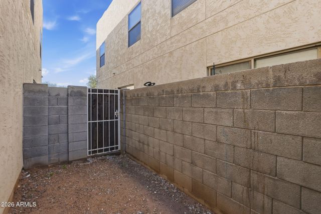 15818 N 25th Street 111, Phoenix, AZ 85032