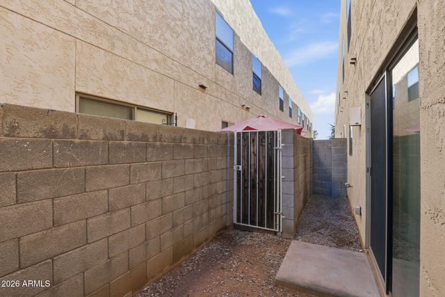 15818 N 25th Street 111, Phoenix, AZ 85032