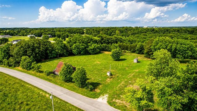 511 NW Cowan Avenue, Gentry, AR 72734