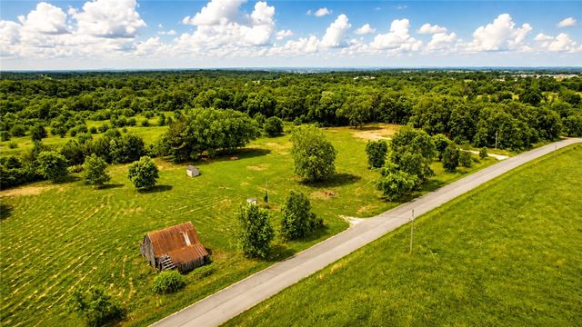 511 NW Cowan Avenue, Gentry, AR 72734