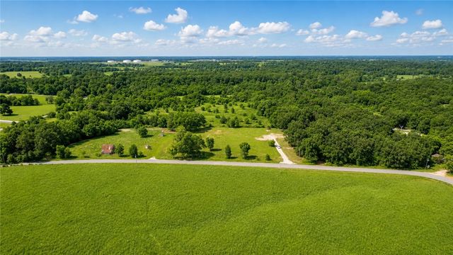 511 NW Cowan Avenue, Gentry, AR 72734