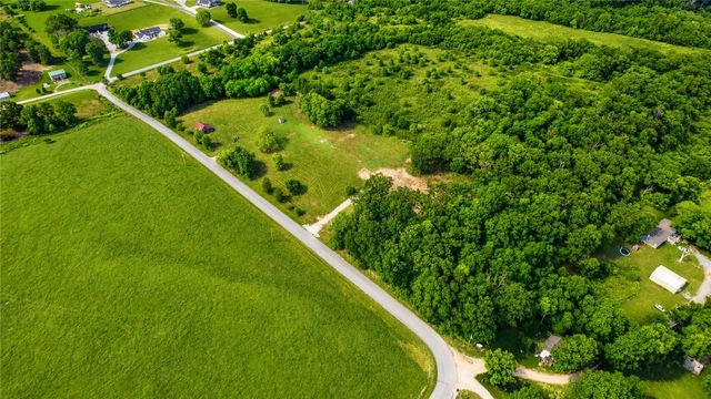 511 NW Cowan Avenue, Gentry, AR 72734