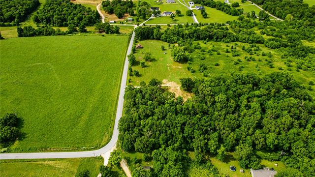 511 NW Cowan Avenue, Gentry, AR 72734