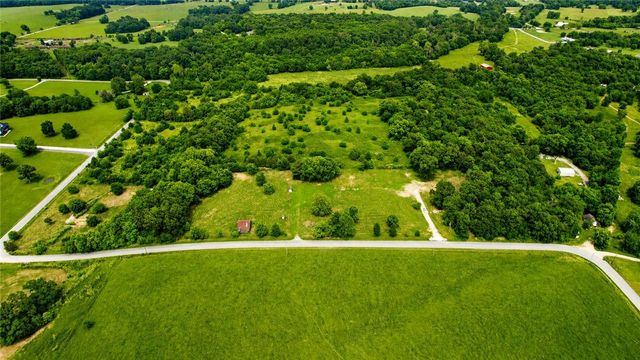 511 NW Cowan Avenue, Gentry, AR 72734