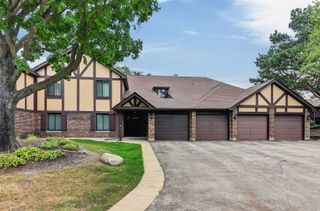 1657 Dover Court C, Wheaton, IL 60189