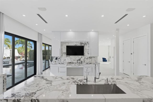 1517 SE 12th Court, Fort Lauderdale, FL 33316