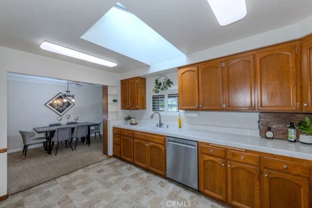 2834 W Keys Lane, Anaheim, CA 92804