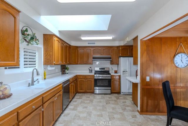 2834 W Keys Lane, Anaheim, CA 92804