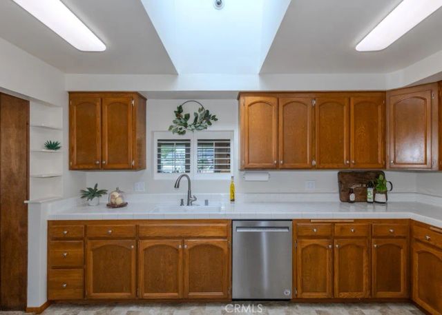 2834 W Keys Lane, Anaheim, CA 92804