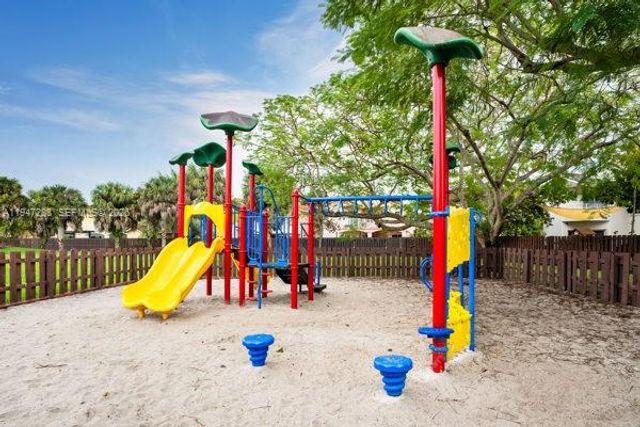 4917 SW 154th Ave, Miami, FL 33185