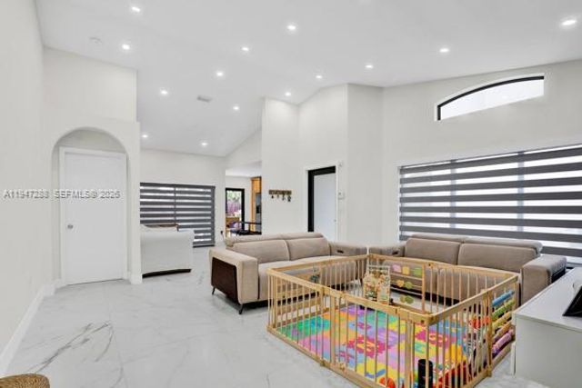 4917 SW 154th Ave, Miami, FL 33185