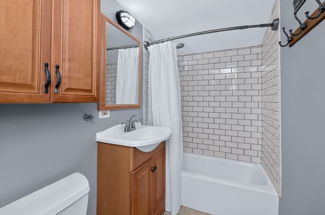 4608 Pershing Avenue, Downers Grove, IL 60515