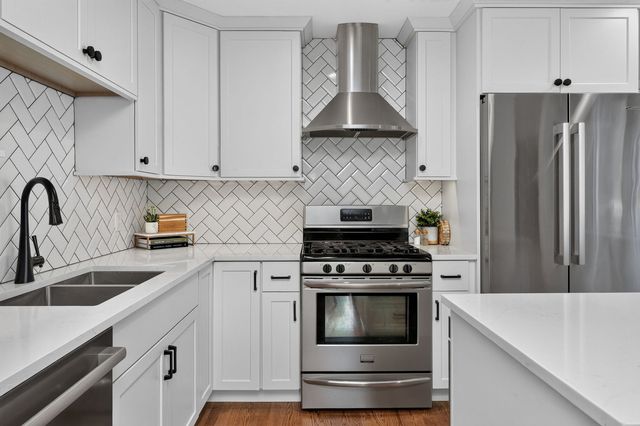 4608 Pershing Avenue, Downers Grove, IL 60515