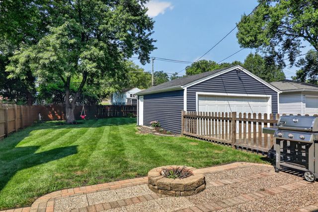 4608 Pershing Avenue, Downers Grove, IL 60515
