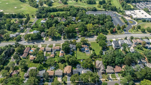 4608 Pershing Avenue, Downers Grove, IL 60515