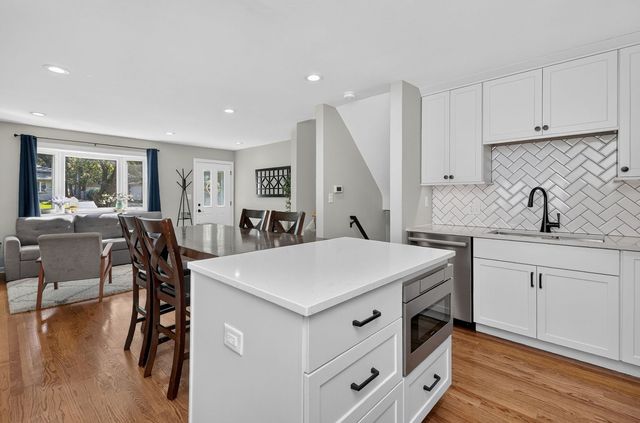 4608 Pershing Avenue, Downers Grove, IL 60515