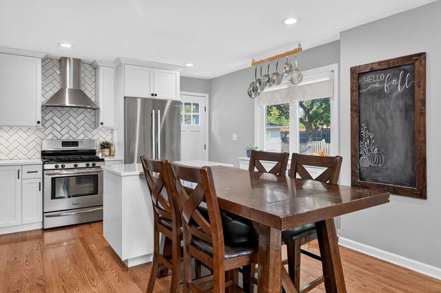 4608 Pershing Avenue, Downers Grove, IL 60515