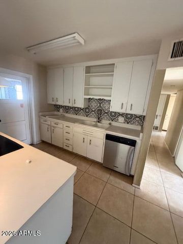 3148 W CHARTER OAK Road, Phoenix, AZ 85029