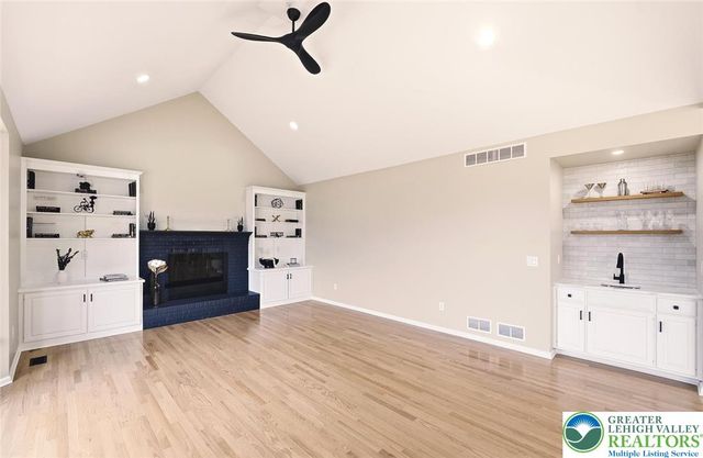 2243 Oakwood Court, Lowhill Twp, PA 18051