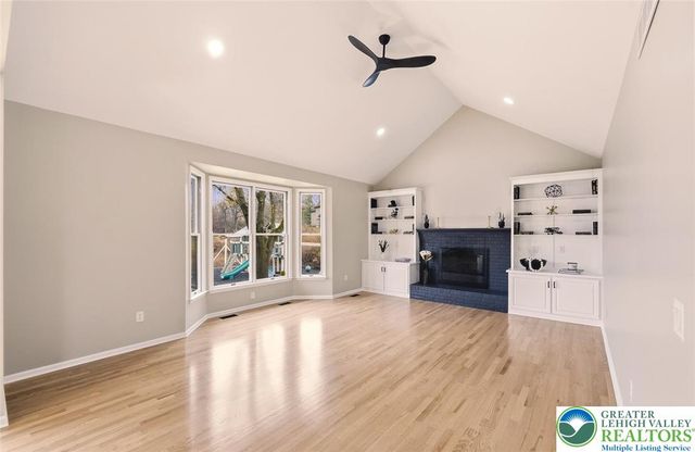 2243 Oakwood Court, Lowhill Twp, PA 18051