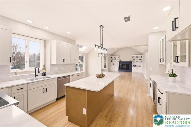 2243 Oakwood Court, Lowhill Twp, PA 18051