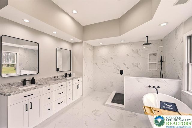 2243 Oakwood Court, Lowhill Twp, PA 18051