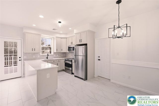 2243 Oakwood Court, Lowhill Twp, PA 18051