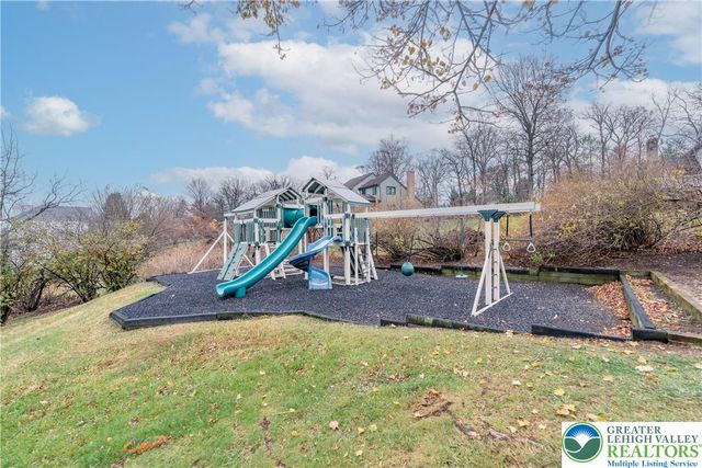 2243 Oakwood Court, Lowhill Twp, PA 18051